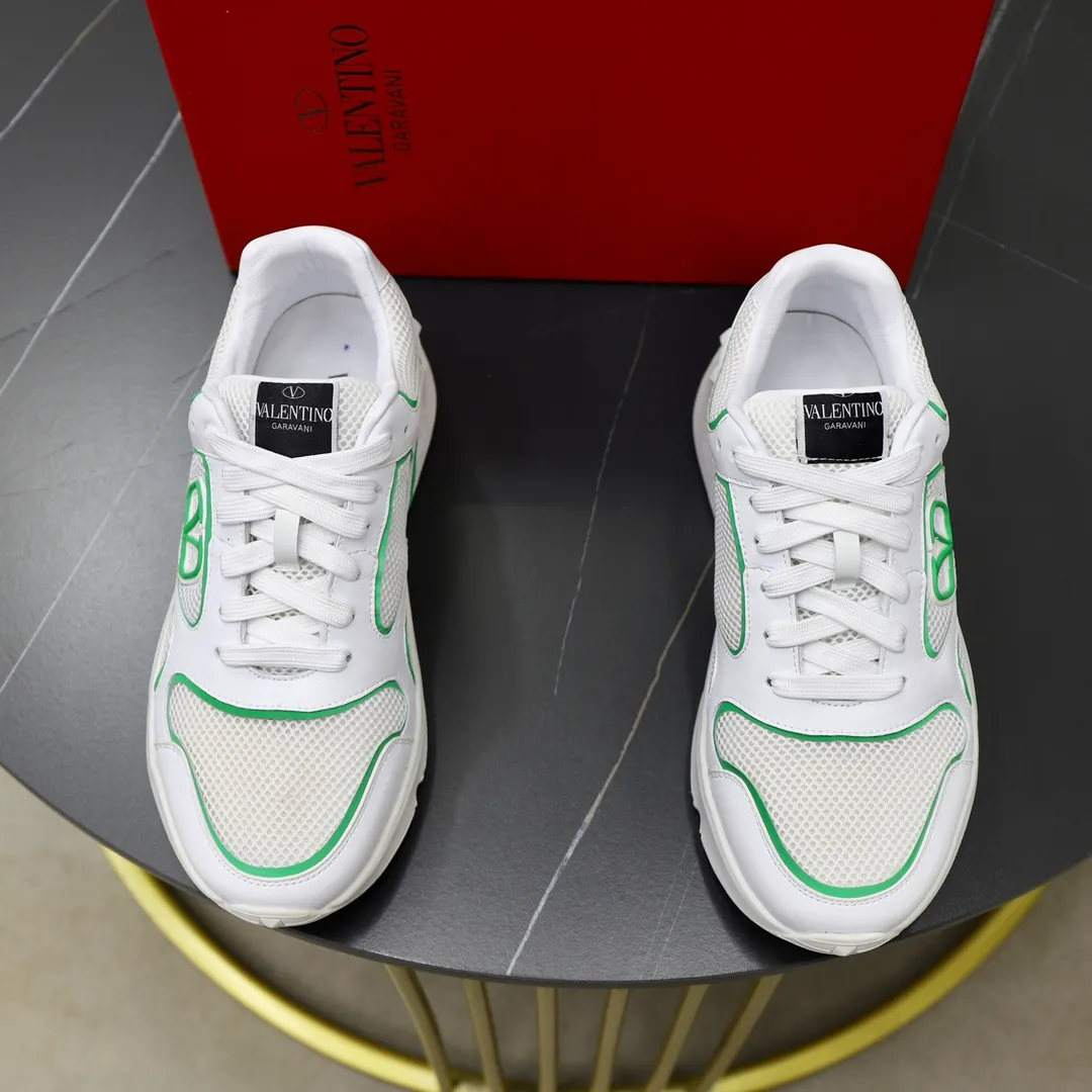 Men's men's shoes 💰480💰VALENTINO/Valentino 2024s men's latest low-top thick-soled sports shoes are shipped. Made with heavy industry, men's fine casual sports shoes, versatile style. Made of fabric mesh upper, rubber lines embellished with geometric segmentation upper, hand-sewn, novel and fashionable style, rubber soles with rivet details on the front and back, VALENTINO GARAVANI LOGO printed on the side, and Valentino decorative inlay on the tongue Garavani Logo, comfortable, breathable and durable! Comes with full original packaging! Code number: 38-39-40-41-42-43-44 (45 can be customized)